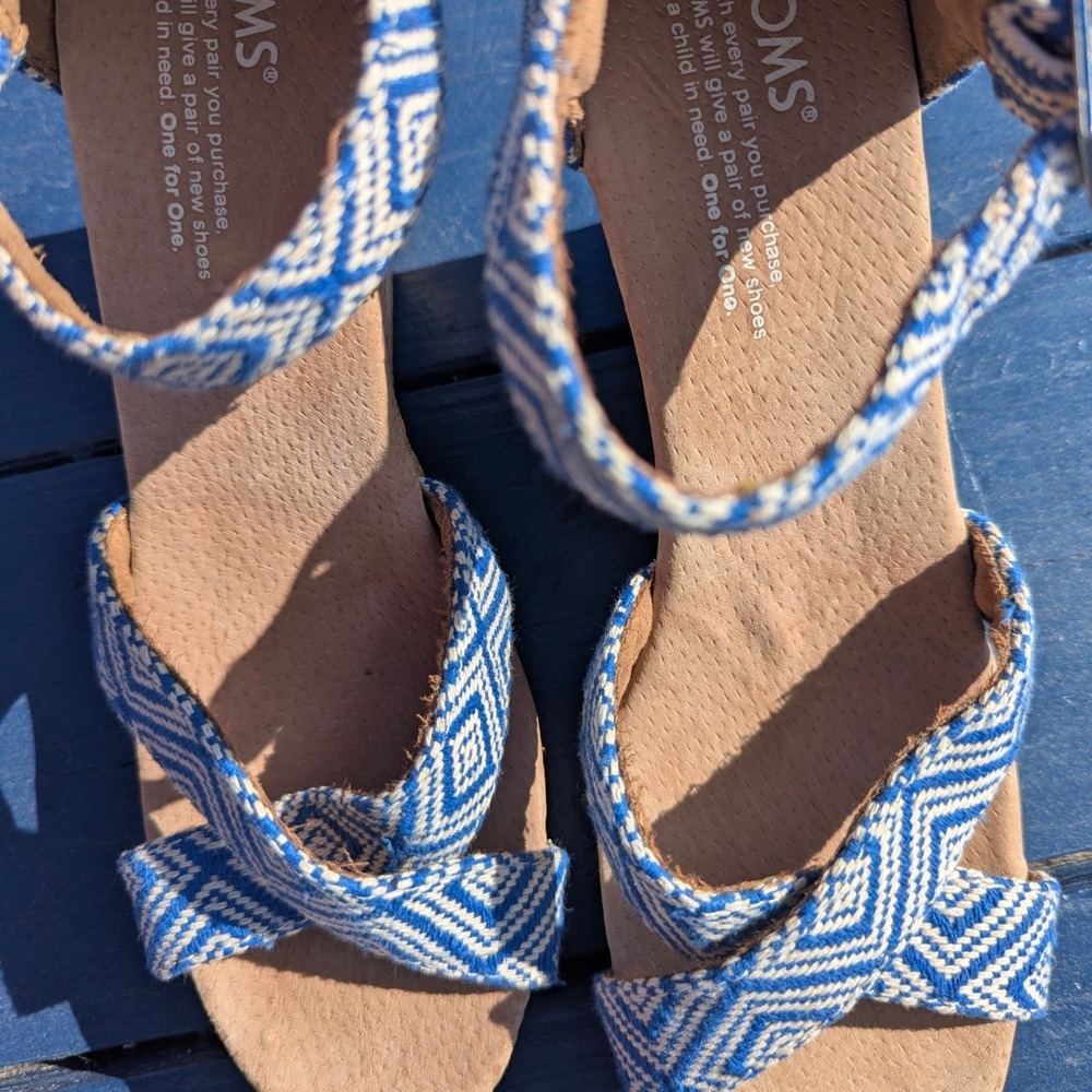 TOMS Blue White Woven Cork Wedge Sandals Women Size 9 Boho Summer - Picture 3 of 8